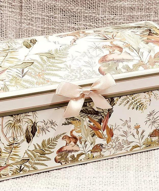 Pudełko na kolekcję biżuterii z urzekającymi leśnymi dekoracjami