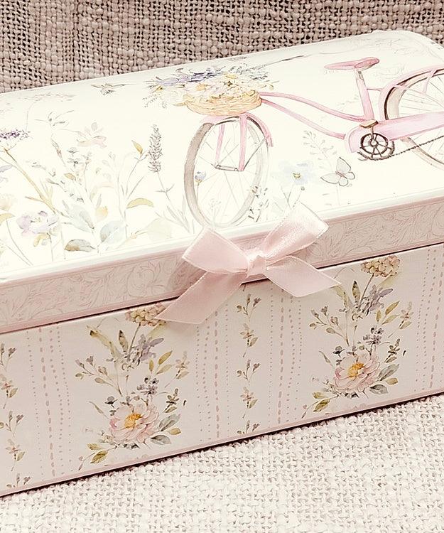 Urocza szkatułka, odzwierciedlające najnowsze trendy w unikalnych rozwiązaniach wnętrzarskich od DecoRaton.
