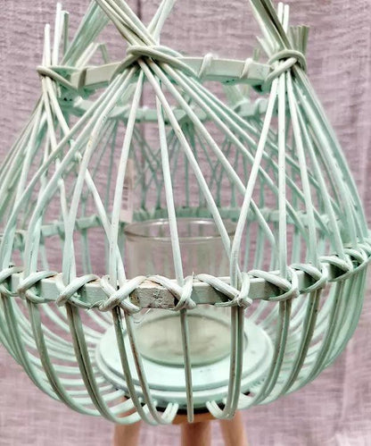 Ekologiczny styl - pastelowy zielony lampion bambusowy