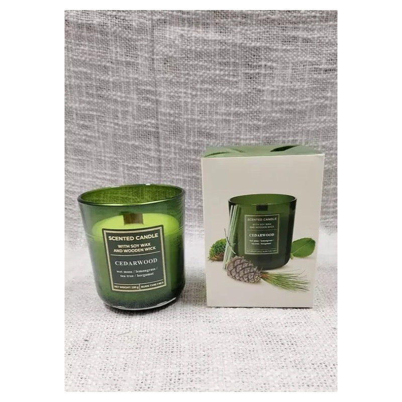 Świeca zapachowa, sojowa z drewnianym knotem CEDARWOOD – aranżacja