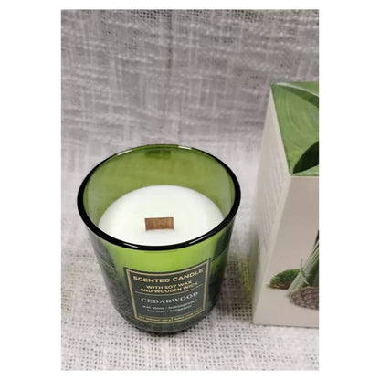 Świeca zapachowa, sojowa z drewnianym knotem CEDARWOOD – widok z boku
